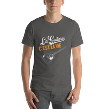 Charger l&#39;image dans la galerie, T-Shirt La Guitare Folk C&#39;est la vie
